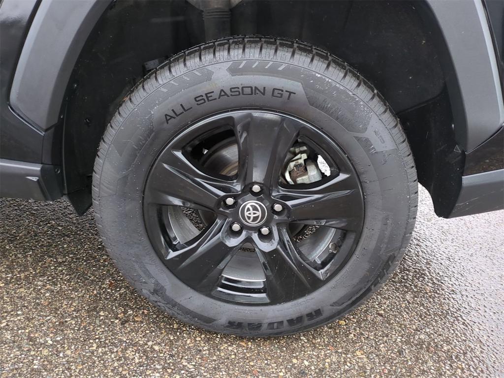 Thumbnail: 2021 Toyota RAV4 - 8