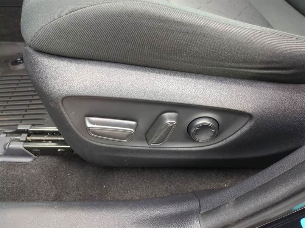 Thumbnail: 2021 Toyota RAV4 - 26