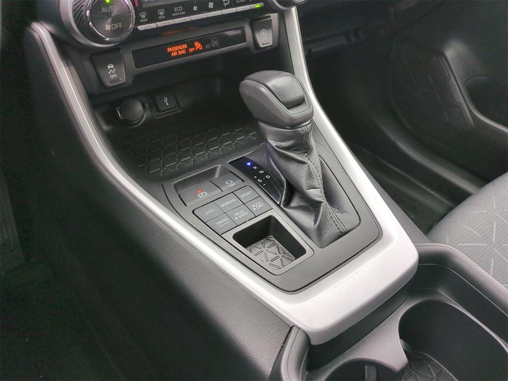 Thumbnail: 2021 Toyota RAV4 - 15