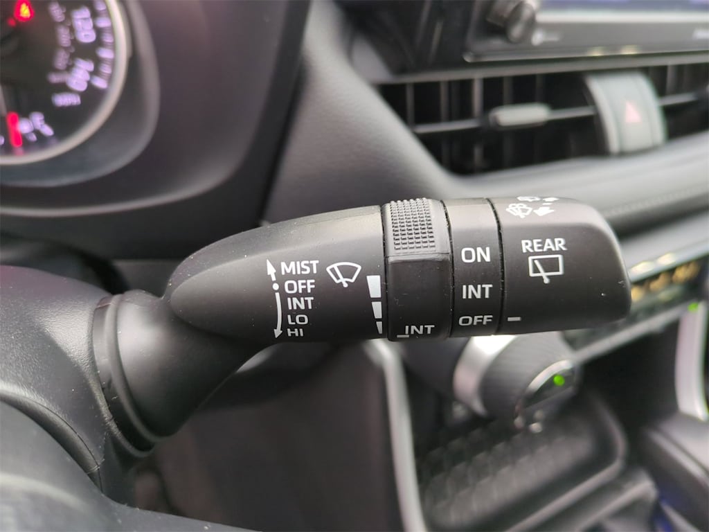 Thumbnail: 2021 Toyota RAV4 - 31