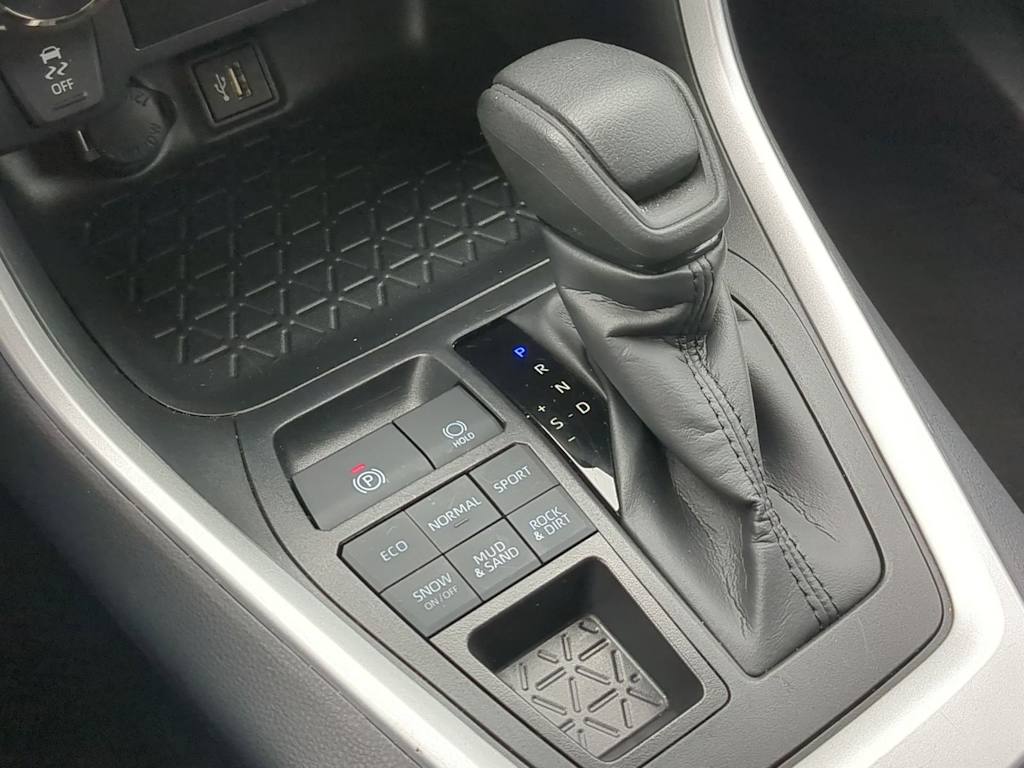 Thumbnail: 2025 Toyota RAV4 - 15