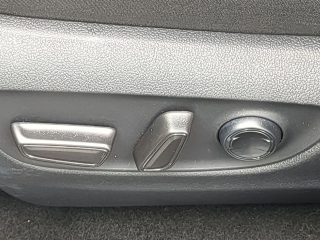 Thumbnail: 2025 Toyota RAV4 - 26