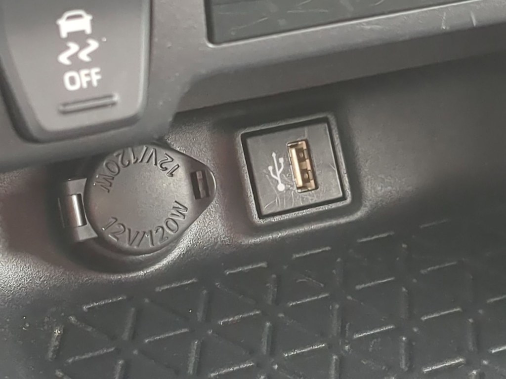 Thumbnail: 2025 Toyota RAV4 - 33