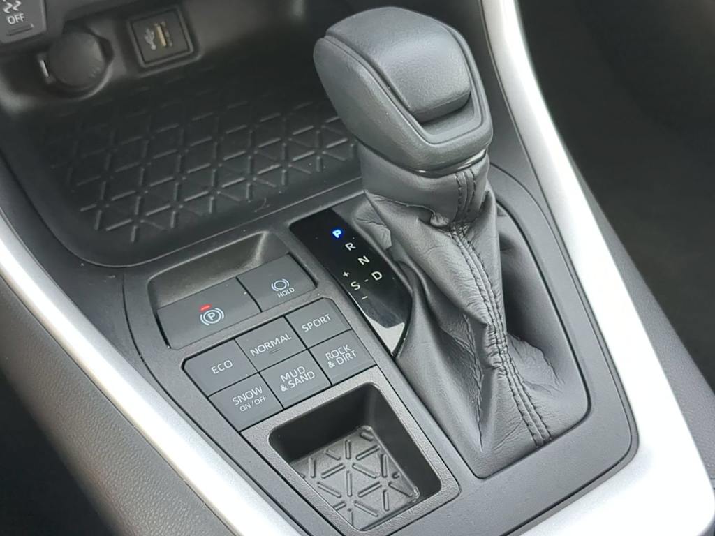 Thumbnail: 2025 Toyota RAV4 - 15