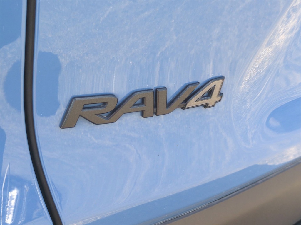 Thumbnail: 2022 Toyota RAV4 - 25