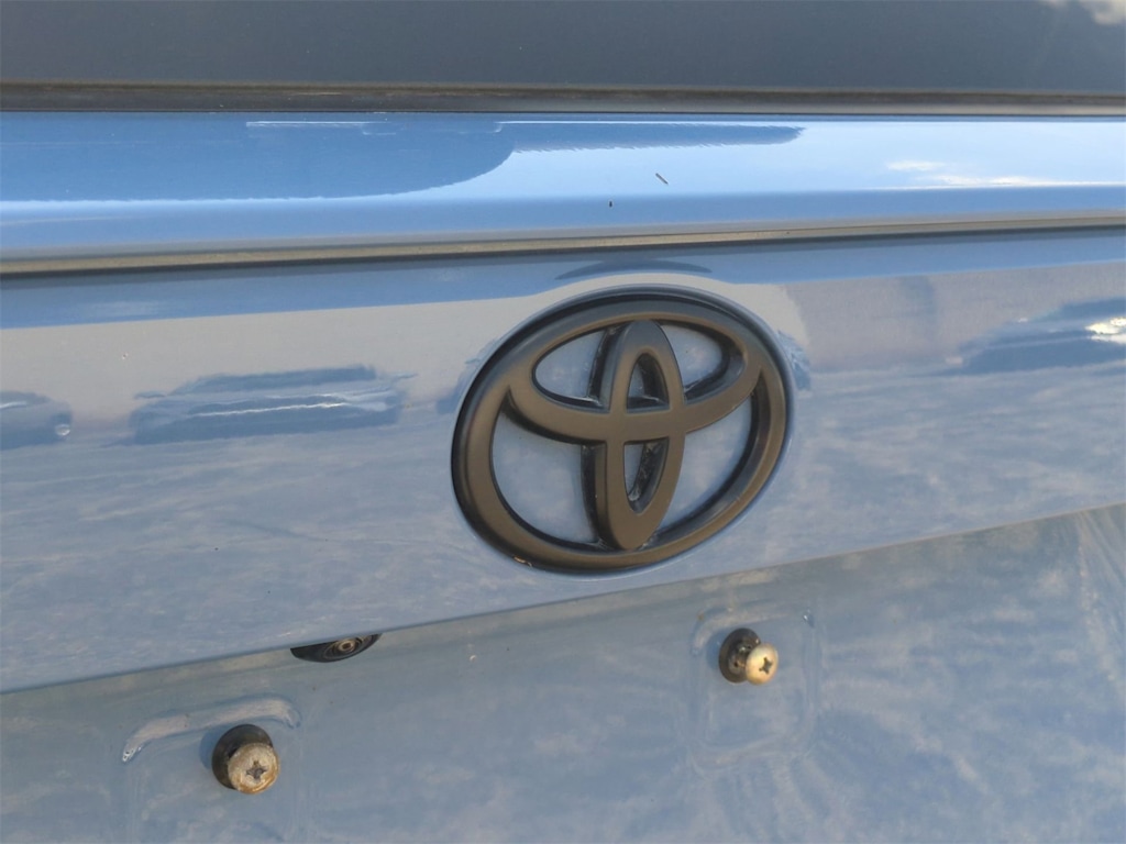 Thumbnail: 2022 Toyota RAV4 - 7