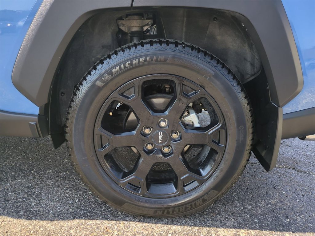 Thumbnail: 2022 Toyota RAV4 - 8