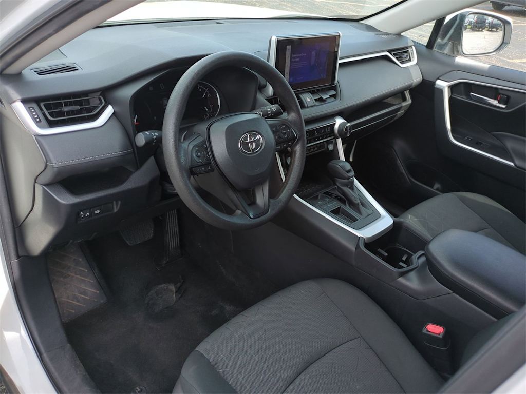 2023 Toyota RAV4 XLE 2