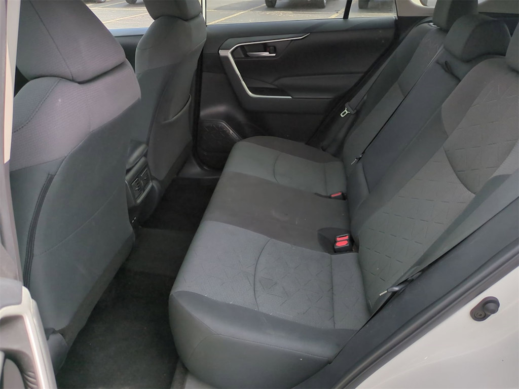 2023 Toyota RAV4 XLE 24