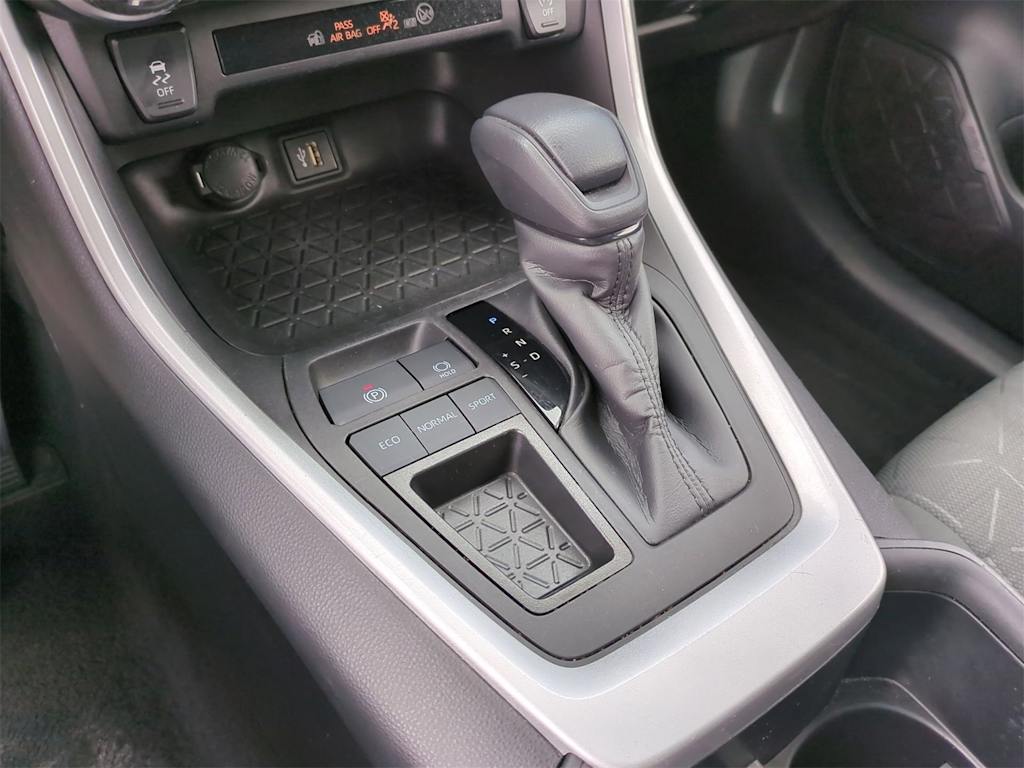 2023 Toyota RAV4 XLE 30