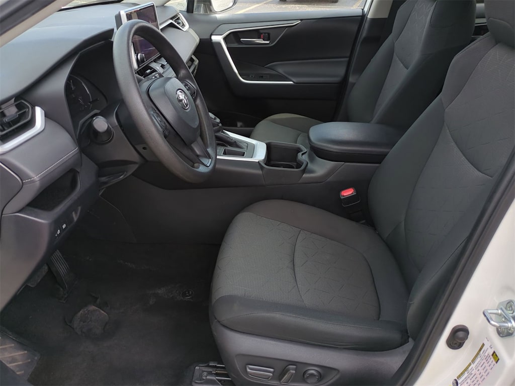 2023 Toyota RAV4 XLE 10