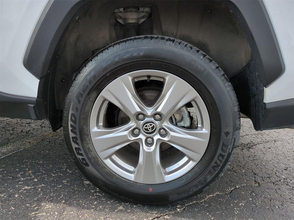 2023 Toyota RAV4 XLE 8