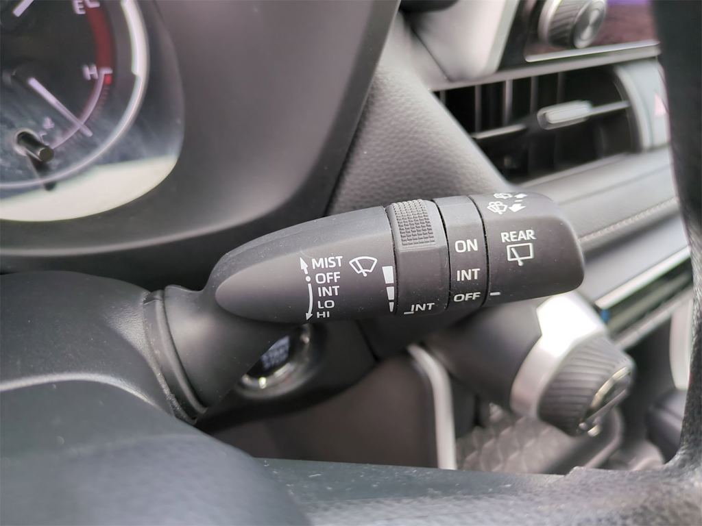 2023 Toyota RAV4 XLE 28