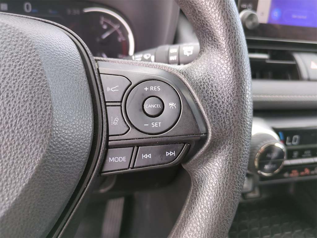 2023 Toyota RAV4 XLE 27