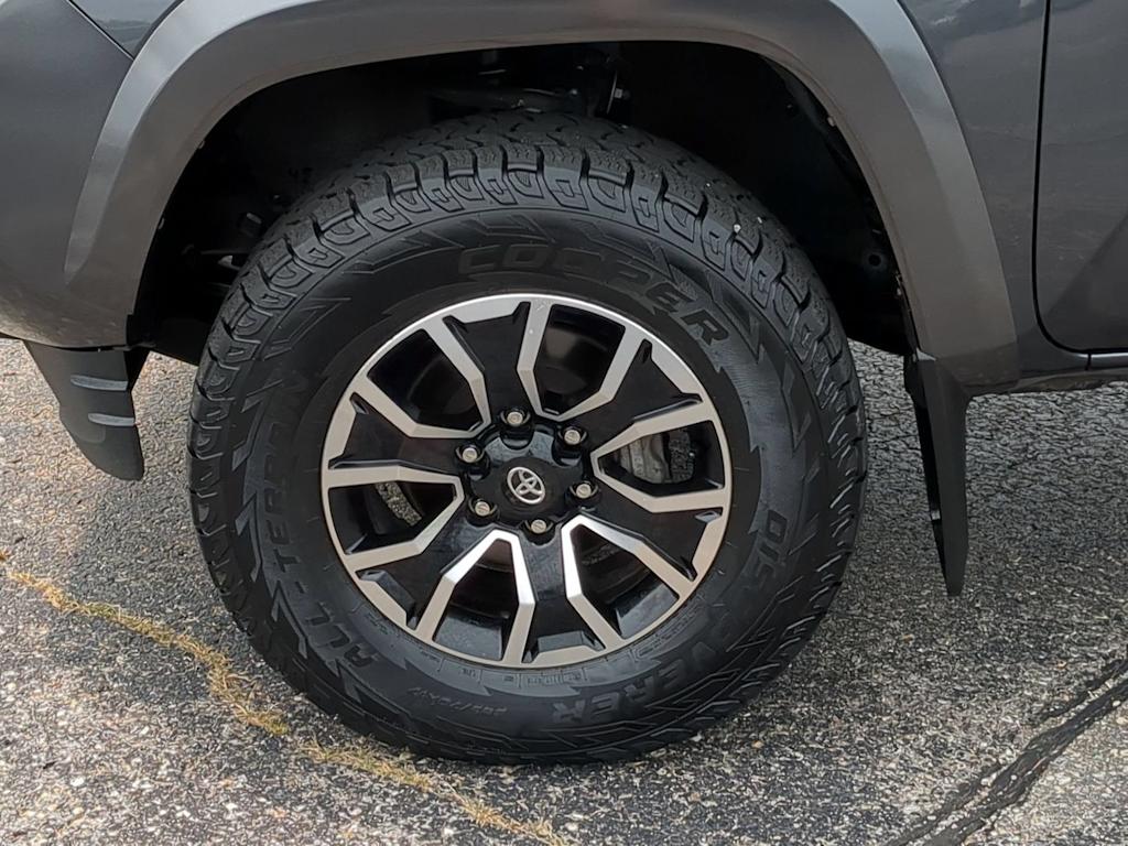 Thumbnail: 2022 Toyota Tacoma - 8