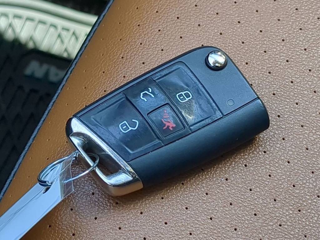 Thumbnail: 2018 Volkswagen Tiguan - 18