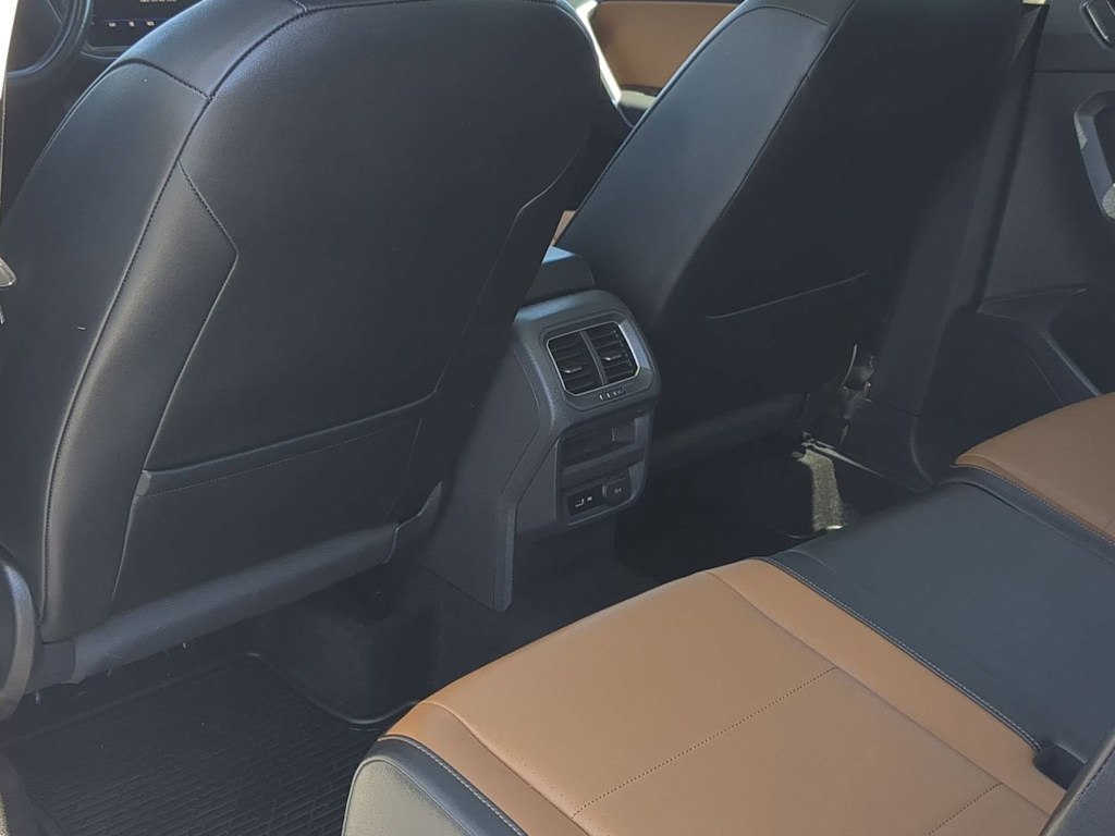 Thumbnail: 2018 Volkswagen Tiguan - 12