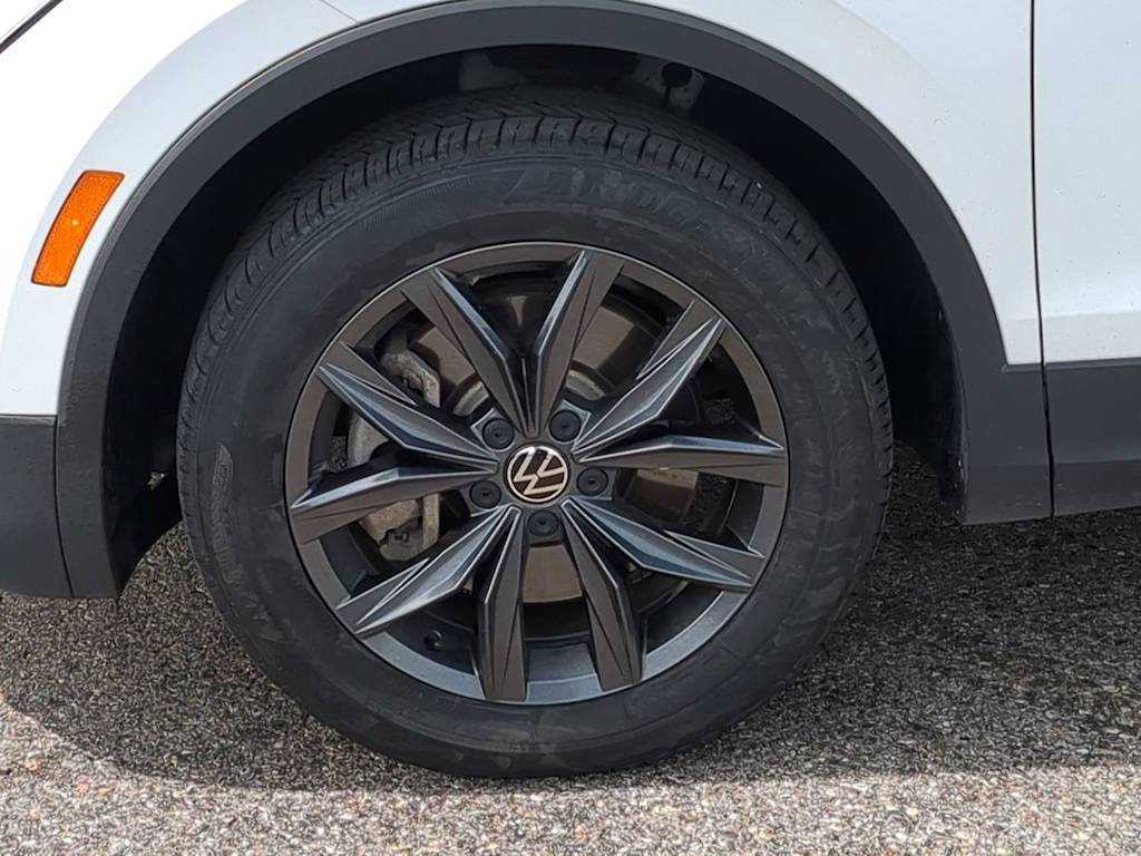 Thumbnail: 2022 Volkswagen Tiguan - 8