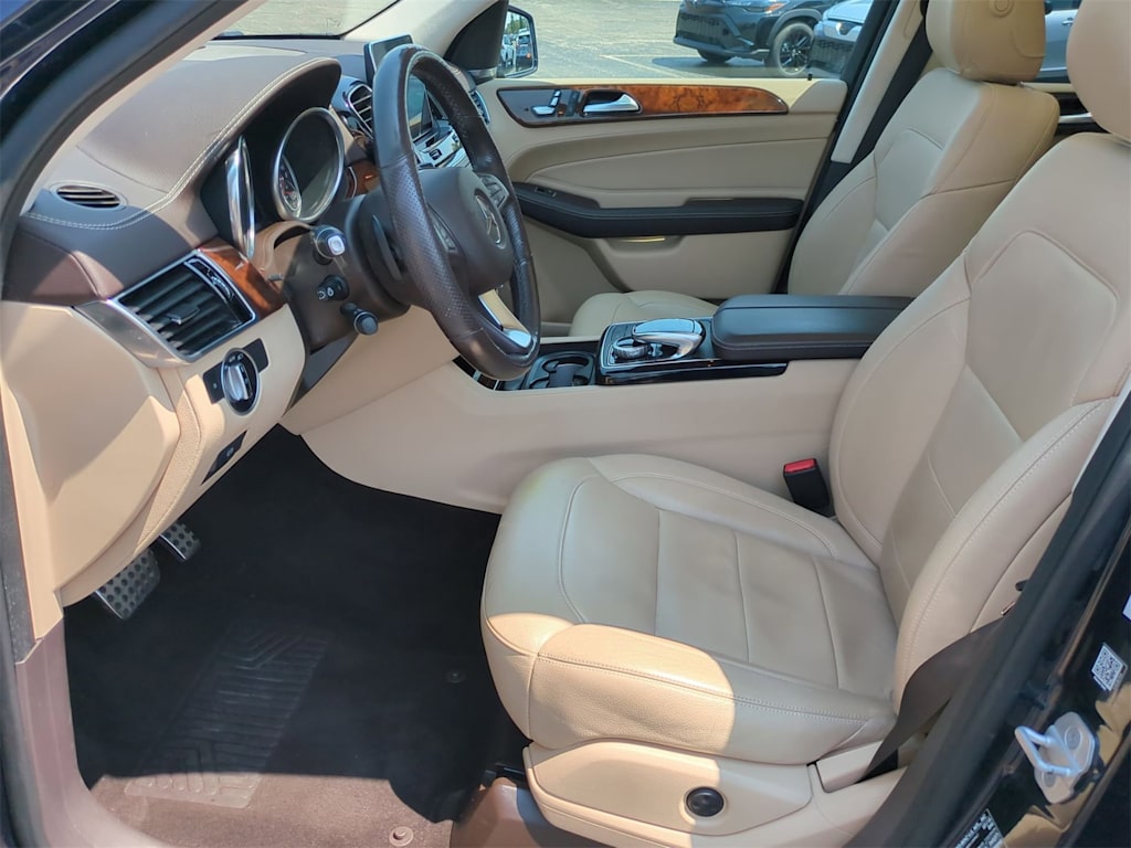 Thumbnail: 2016 Mercedes-Benz GLE - 10