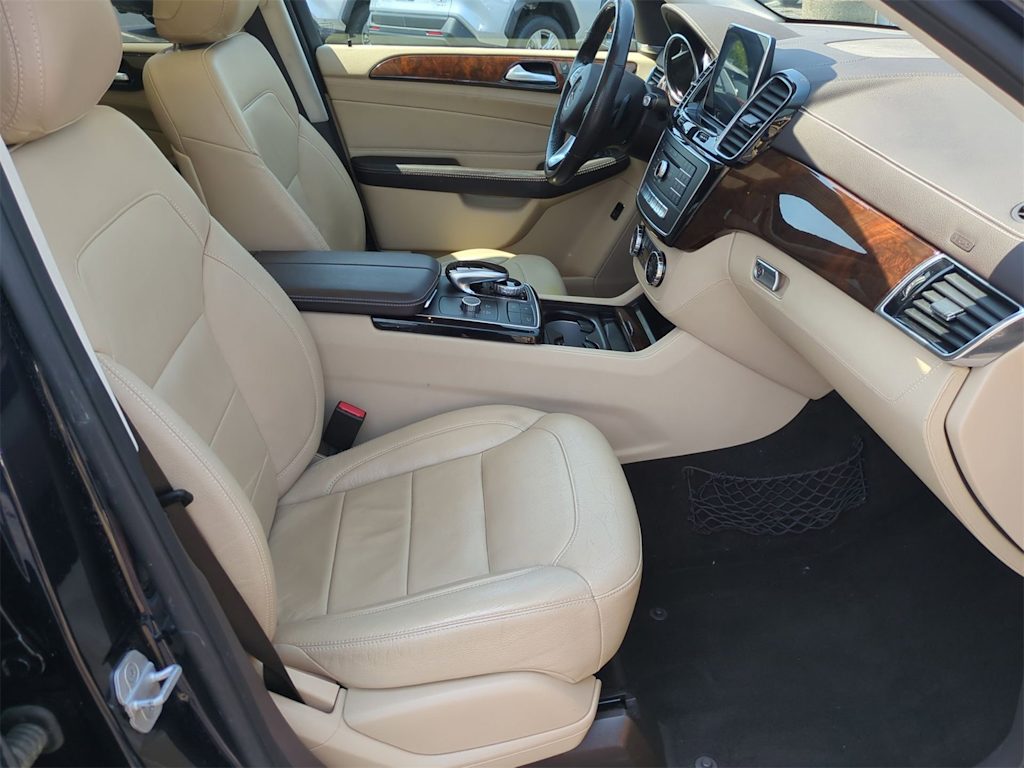 Thumbnail: 2016 Mercedes-Benz GLE - 26
