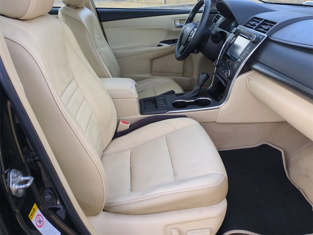 2015 Toyota Camry XLE 26