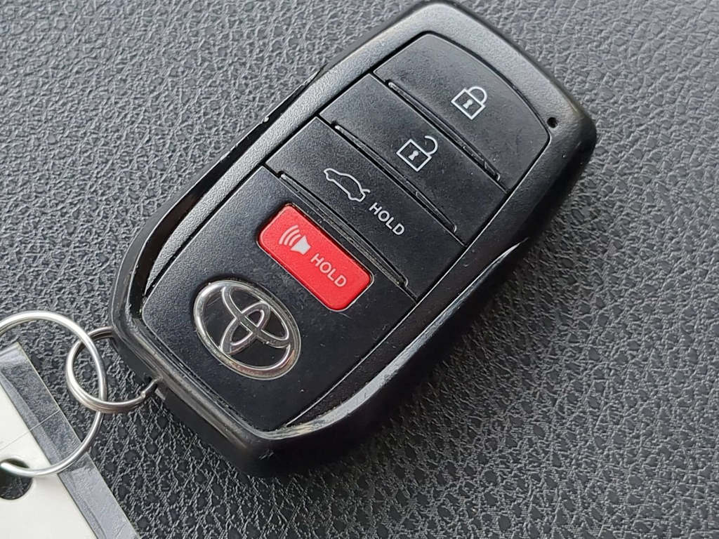 Thumbnail: 2025 Toyota Camry - 17