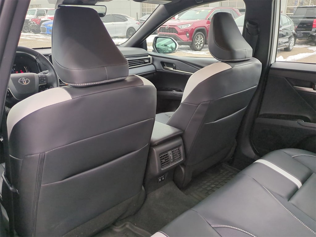 Thumbnail: 2025 Toyota Camry - 10