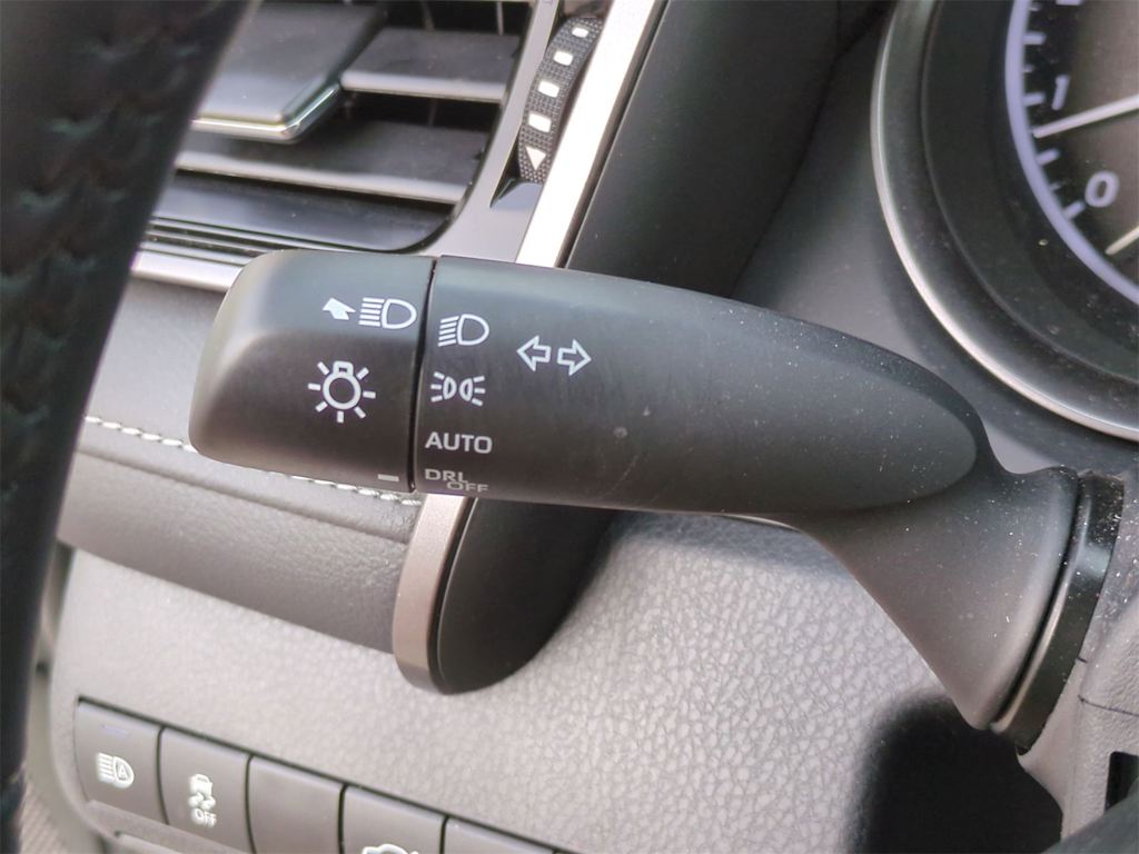 2024 Toyota Camry SE 28