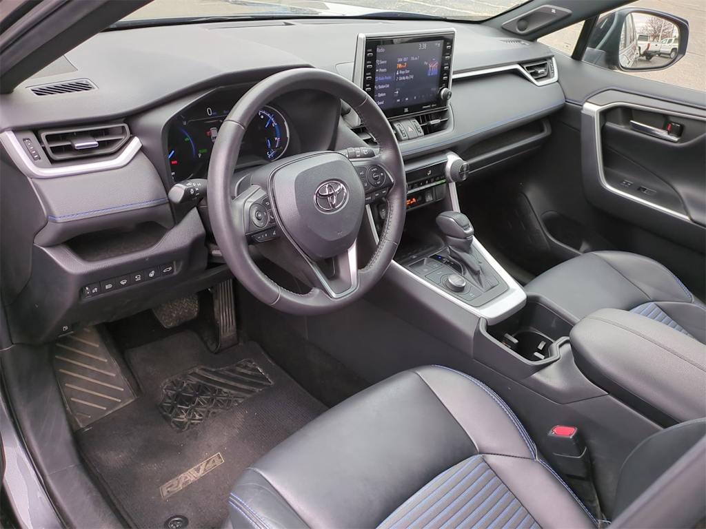 2022 Toyota RAV4 XSE 2