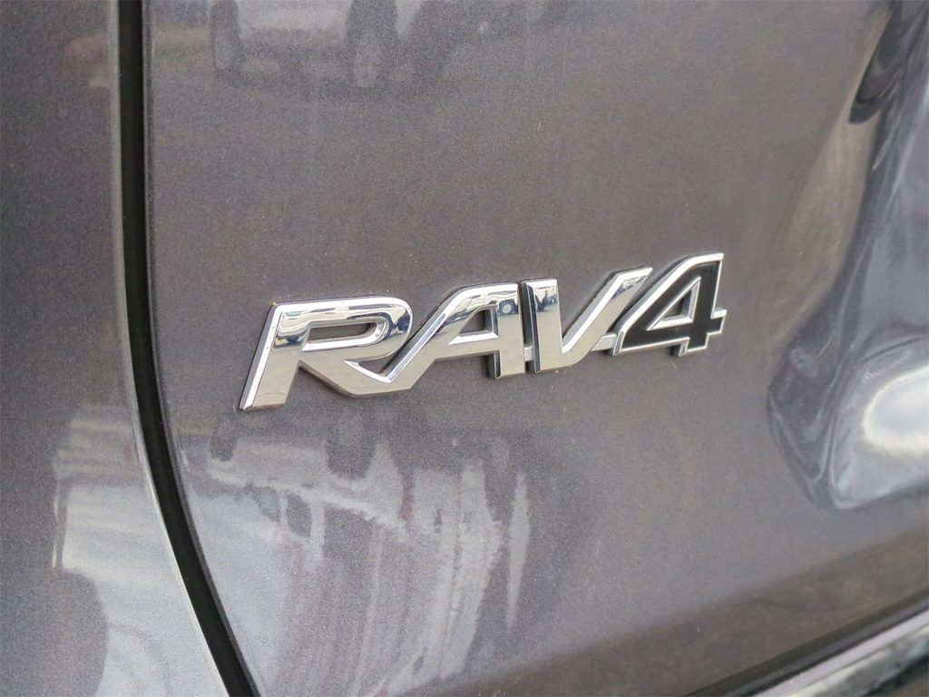 2022 Toyota RAV4 XSE 23