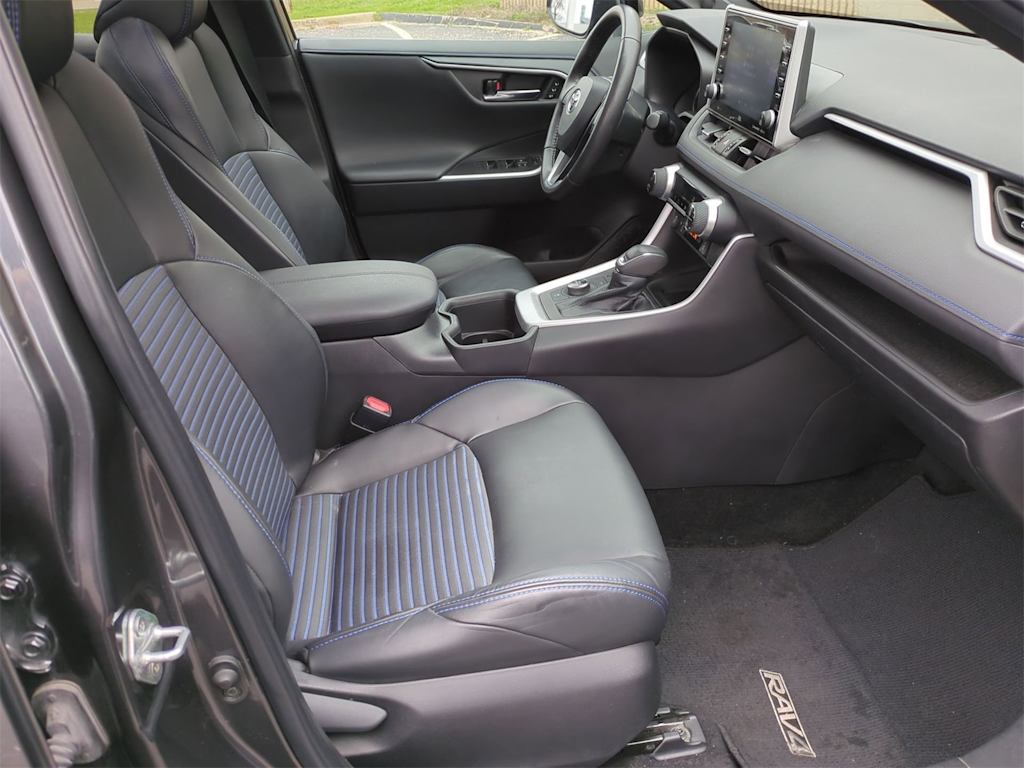 2022 Toyota RAV4 XSE 11