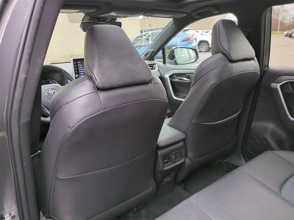2022 Toyota RAV4 XSE 12