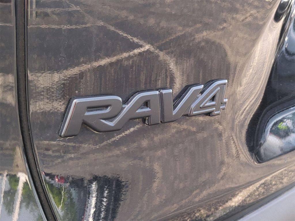 2021 Toyota RAV4 XLE 7