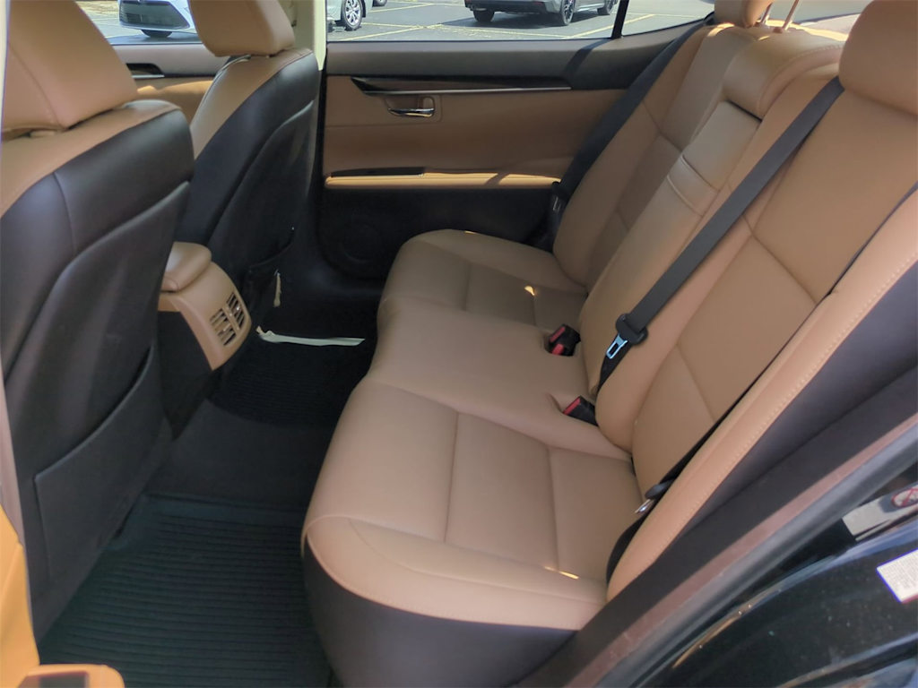 Thumbnail: 2017 Lexus ES - 26