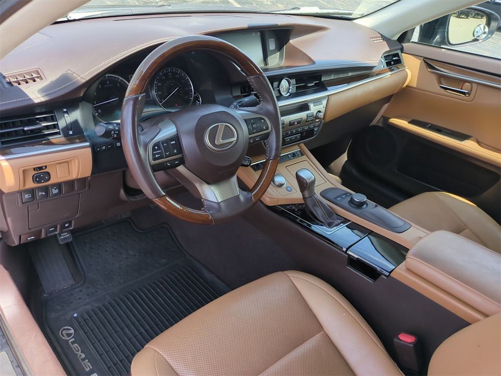 Thumbnail: 2017 Lexus ES - 2