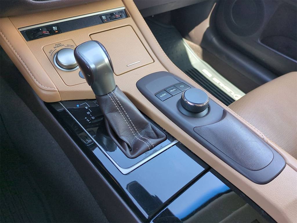 Thumbnail: 2017 Lexus ES - 15