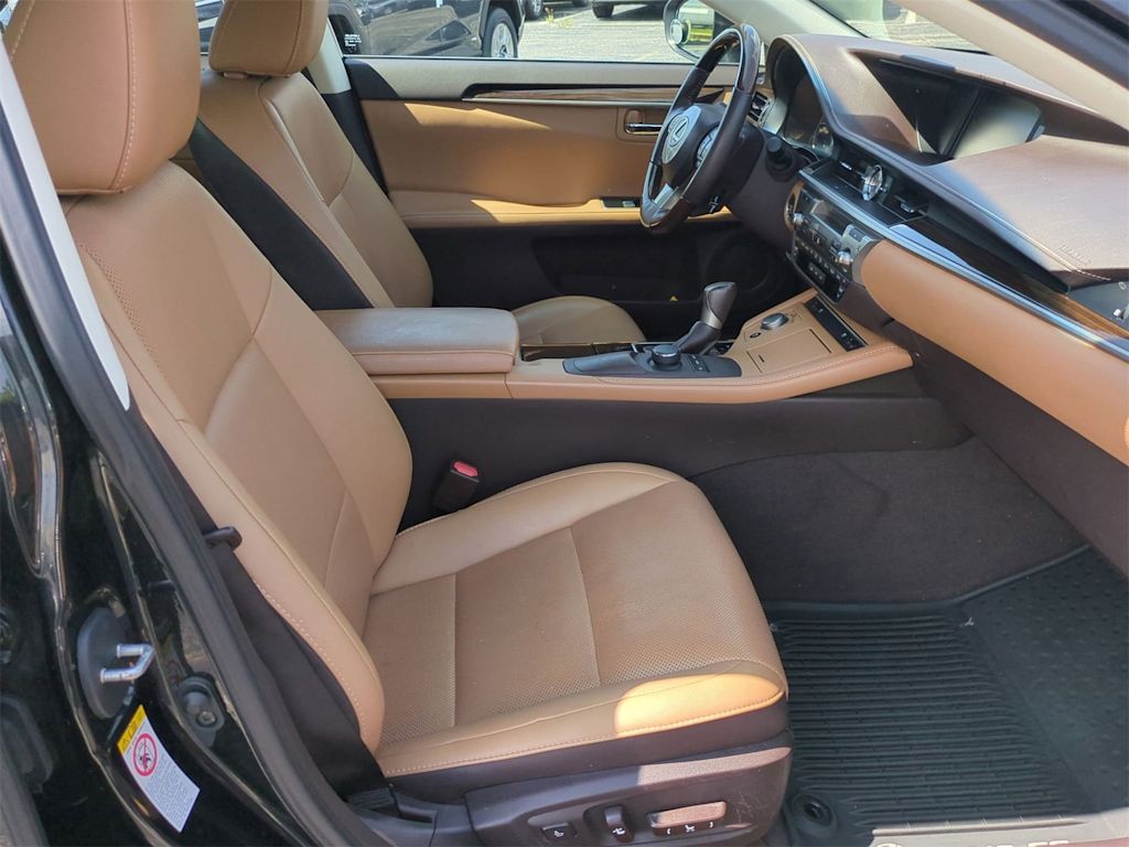 Thumbnail: 2017 Lexus ES - 10