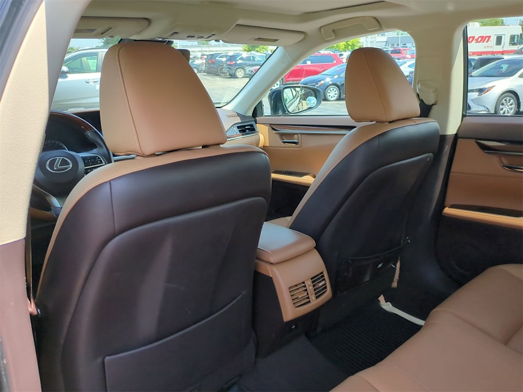 Thumbnail: 2017 Lexus ES - 11