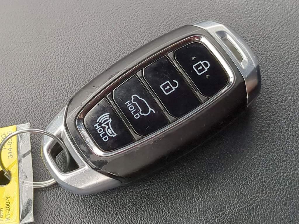 Thumbnail: 2019 Hyundai Santa Fe - 17