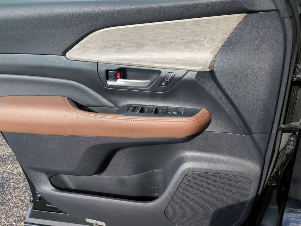 Thumbnail: 2024 Toyota Grand Highlander - 34