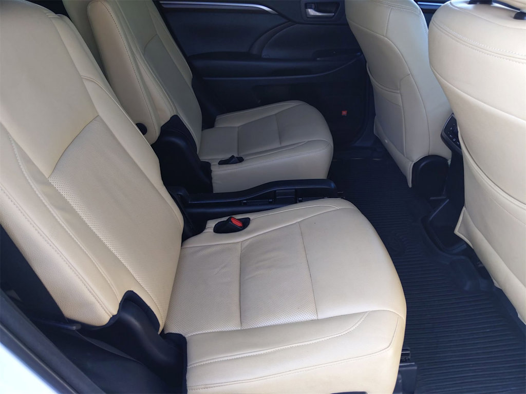 2016 Toyota Highlander Limited 27