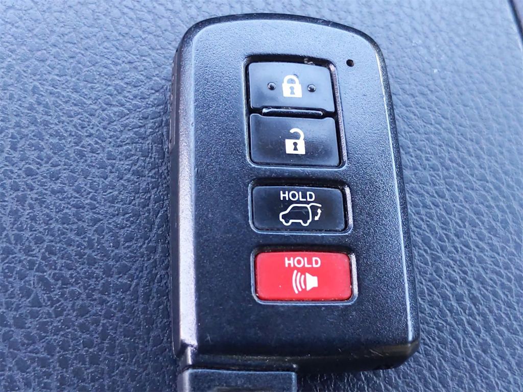 2016 Toyota Highlander Limited 35