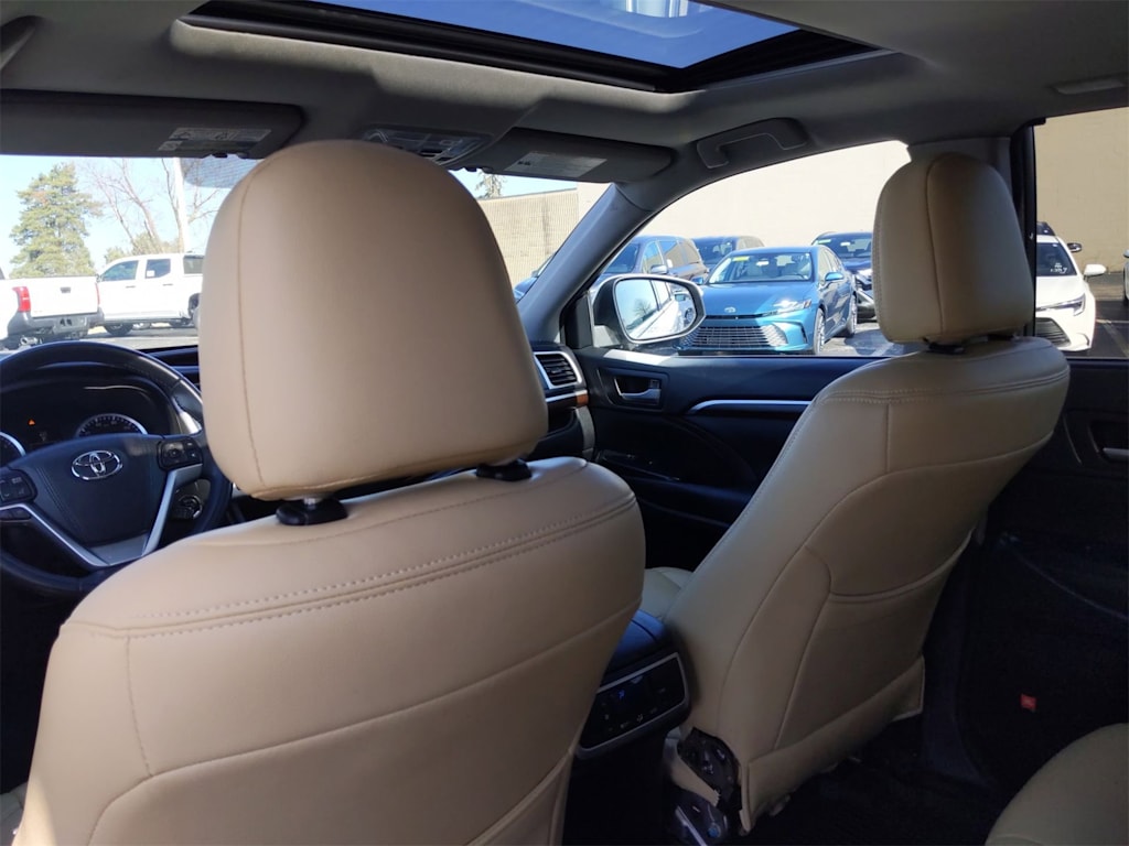 2016 Toyota Highlander Limited 12