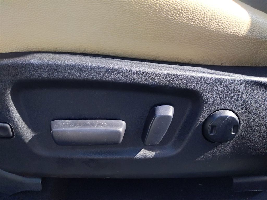 2016 Toyota Highlander Limited 25