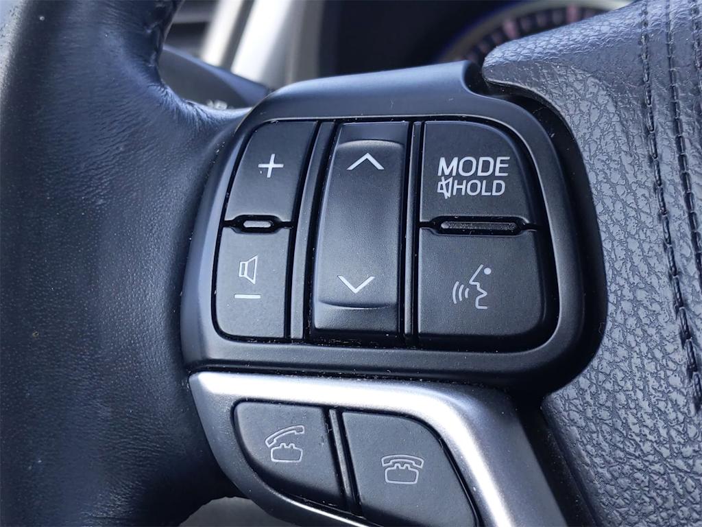 2016 Toyota Highlander Limited 29