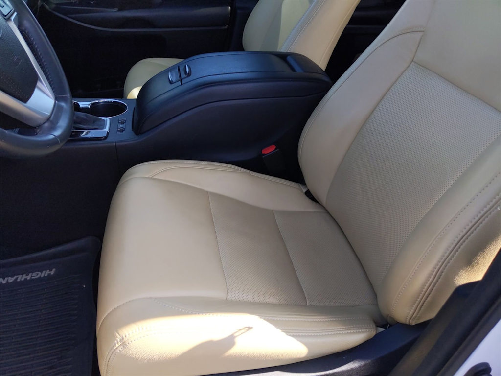 2016 Toyota Highlander Limited 11