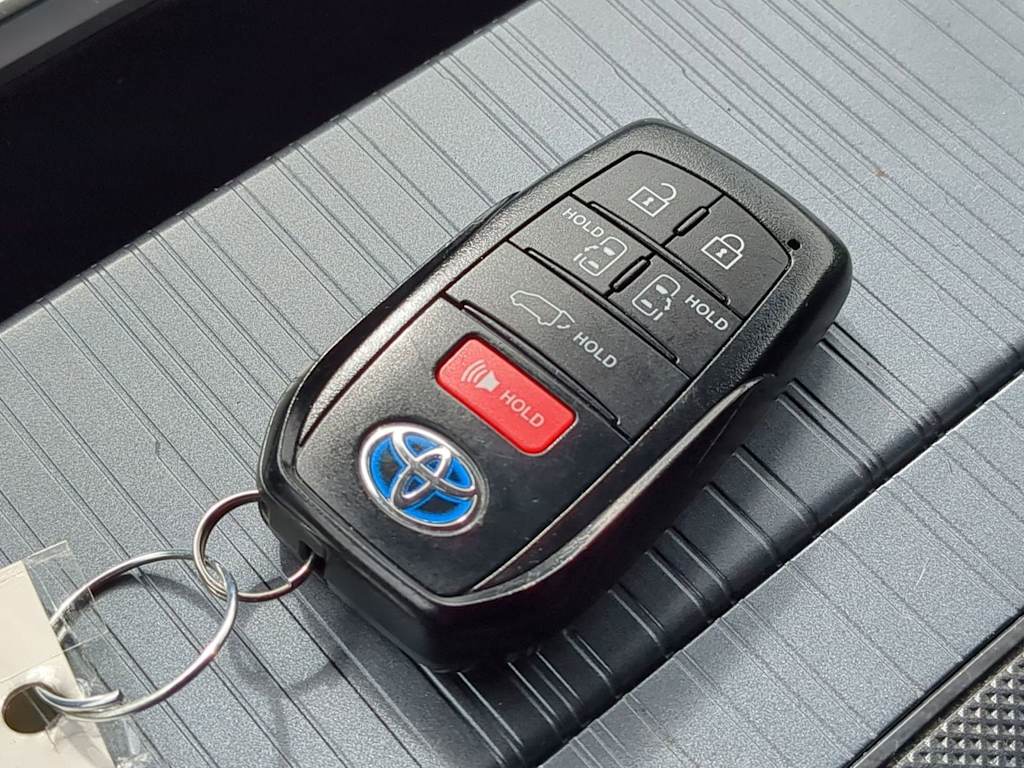 Thumbnail: 2023 Toyota Sienna - 18