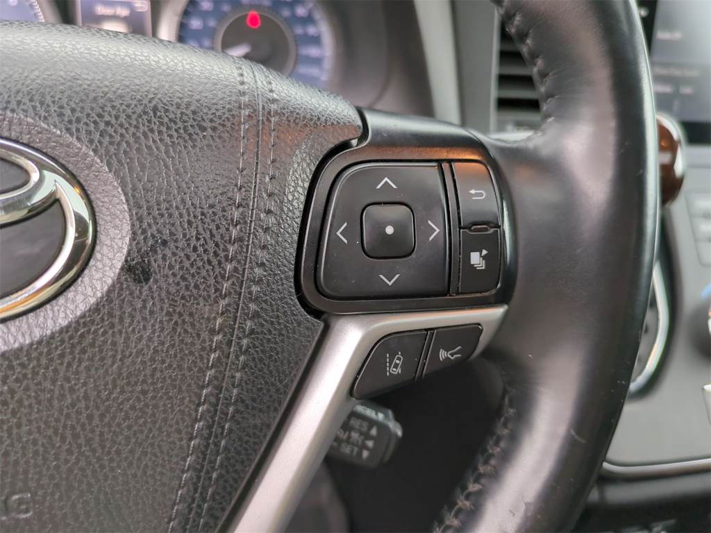 2019 Toyota Sienna Limited 27