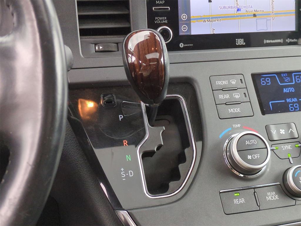 2019 Toyota Sienna Limited 15