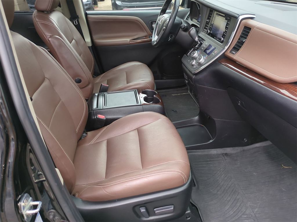 2019 Toyota Sienna Limited 25